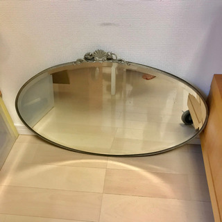 アンティーク調の楕円の鏡