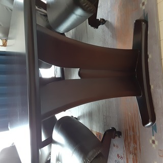 新中古のダイニングセットをお売り致します。