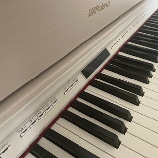 [売ります]ローランド電子ピアノ！ほぼ新品