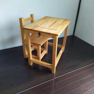 娘が幼稚園の時に作ったテーブルと椅子です。