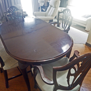 中古食卓　椅子4脚付　大型重厚な木製