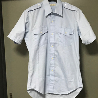 鉄道少年団バッチと夏制服シャツ