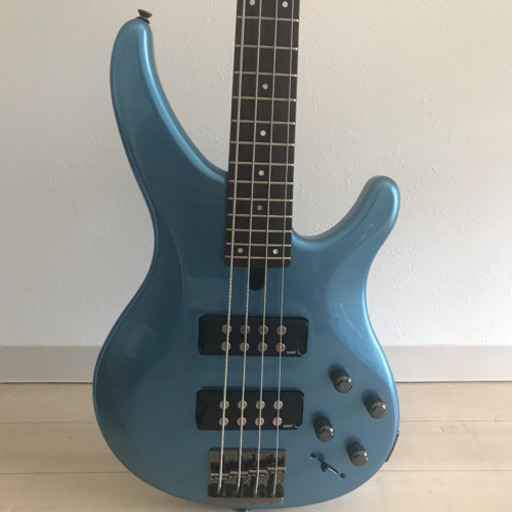 ヤマハのTRBX304FTBというモデルです。先月に4万円ほどで購入し、5回程度しか使用してないので、ほぼ新品です。