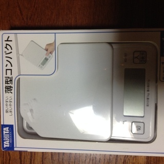 タニタの薄型コンパクトデジタル計量器