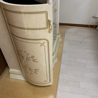 大幅値下げ！！！イタリア家具　サルタレッリ社製　フローレンス輸入家具  3ドアキャビネット