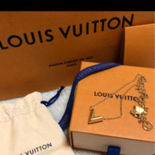 LOUIS VUITTON  エッセンシャルVネックレス