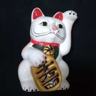 招き猫　陶器製　美品　高さ約17cmX横10cm
