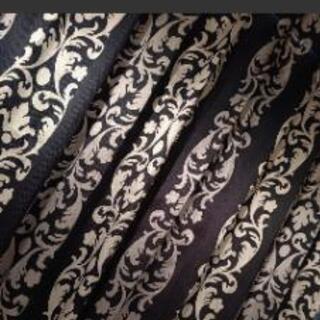 オーナメント柄　ダマスク柄　ゴシック　ブラック　ドレープカーテン　インテリア家具