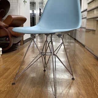 取りに来れる方限定！Vitraの1人掛けシェルチェア！