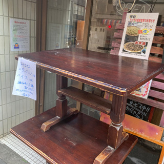 人形町本手打ち蕎麦店使用のレトロなテーブル