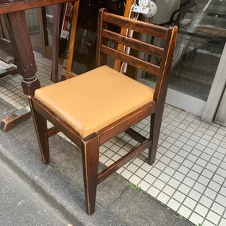 人形町本手打ち蕎麦店使用のレトロな椅子