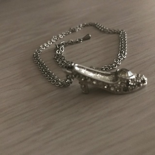 シンデレラのガラスの靴のネックレス ディズニー ふじさき 赤坂のアクセサリー ネックレス の中古 古着あげます 譲ります ジモティーで不用品の処分