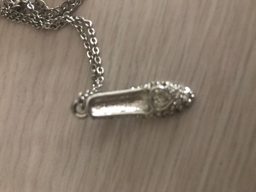 シンデレラのガラスの靴のネックレス ディズニー ふじさき 赤坂のアクセサリー ネックレス の中古 古着あげます 譲ります ジモティーで不用品の処分