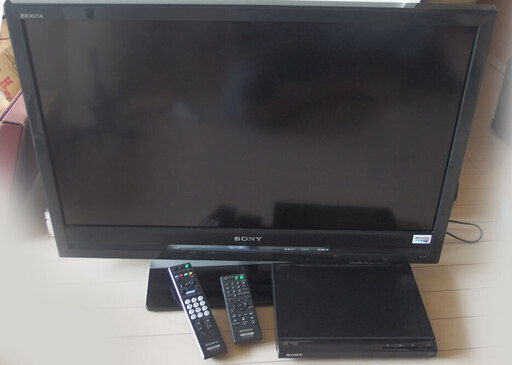 ソニー　BRAVIA ブラビア 液晶デジタルテレビ KDL-32F1 32型 2008年製　＋　DVDプレイヤー　DVP-SR20
