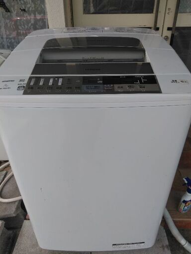 静かなインバーター洗濯機日立洗濯機7 k 2014年製別館倉庫場所浦添市安波茶においてあります