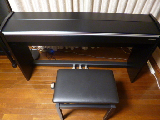 ROLAND F-140R 中古　２０１５年製 椅子付き