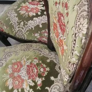 猫足のテーブルセット