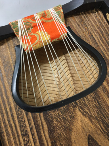 【高級仕様！】◆和琴◆13弦琴 和楽器 綾杉彫 くり甲 蒔絵あり 全長184cm 高級仕様！】◇和琴◇13弦琴 和楽器 綾杉彫 くり甲