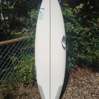 シャープアイ ストームズ5.9 五十嵐カノアFCS2フィン付きサーフボード