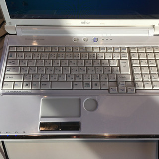 ノート型パソコン FUJITSU（型番：FMVA53CWK）、C...