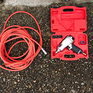 静音オイルレスコンプレッサー30Lとインパクトレンチ