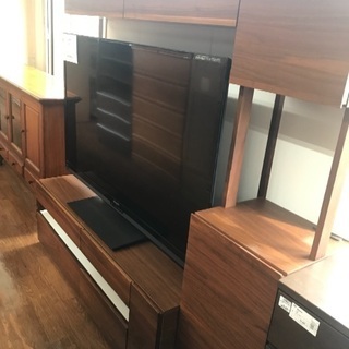 60インチも乗せられるテレビボード
