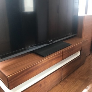 60インチも乗せられるテレビボード