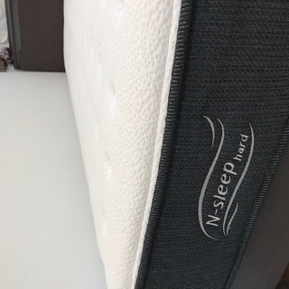 【交渉中】ベッド　クイーンベッド　クイーンサイズ　マットレス　ベッドフレーム付き