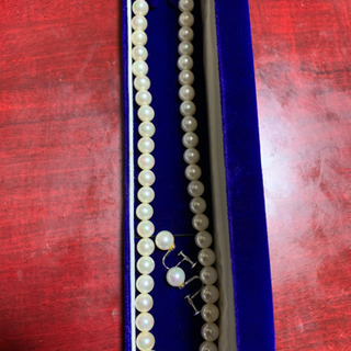 真珠のネックレスとイヤリング（お取り引き中）