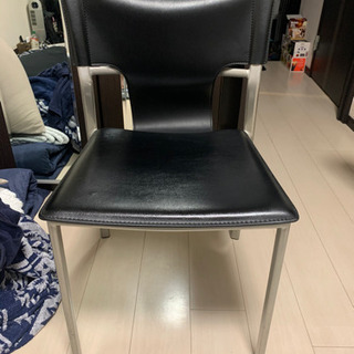 黒色 椅子