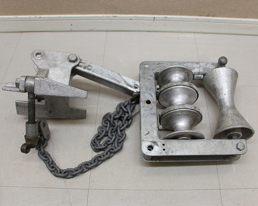 ケーブル布設工事用機材 金車 3連+1? 朝日金属精工②(HD769wY) ケーブル布設工事用機材 金車 3連+1? 朝日金属精工②(HD769wY)