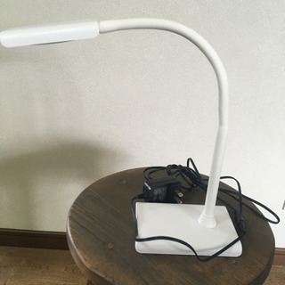 2017年製　デスクランプ　　LED 