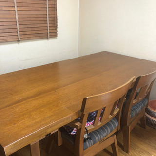 大塚家具　ゆったりした6人から8人テーブル。全部で3500円