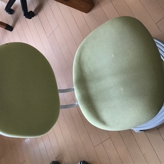 学習机の椅子（黄緑）