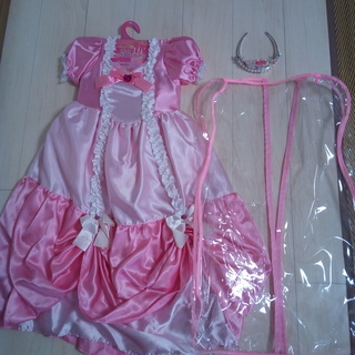 ドレス　ピンク　ティアラ付き　100-120cm
