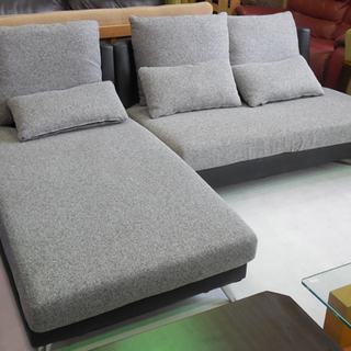 3人掛けカウチソファ 布×レザー グレー/ブラック オシャレ 贅沢ゆったりソファ 脚金属 北欧モダン風 札幌市東区 新道東店