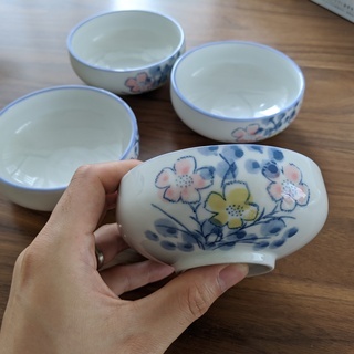花柄の陶器の食器　四個セット