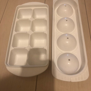 製氷皿2つ