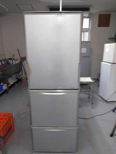 持ち帰り特価！冷蔵庫350L 2012年製　SJ-WA35W-S別館倉庫場所浦添市安波茶においてあります