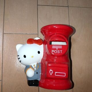 Kittyちゃん (郵便局の制服バージョン) のポスト型貯金箱 ...