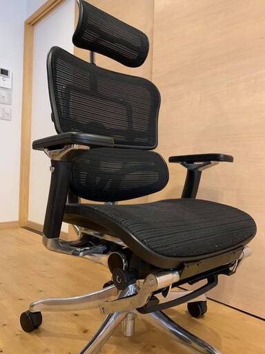 事務用チェアの最高峰！　エルゴヒューマンプロオットマン内蔵型
