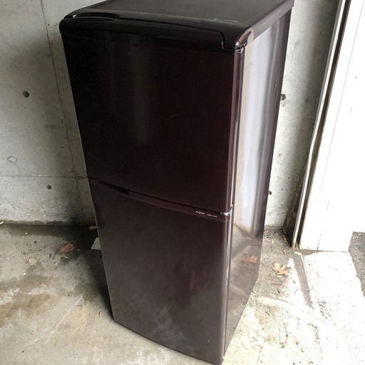 A0246　アクア　２ドア冷蔵庫　１３７L ワインレッド