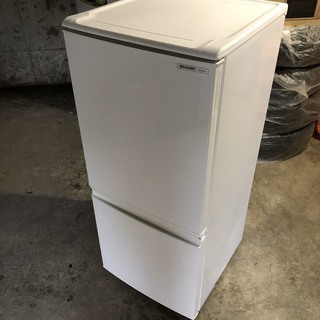 A0262　シャープ　2011年　１３７L ２ドア冷蔵庫 A0262 シャープ 2011年 137L 2ドア冷蔵庫