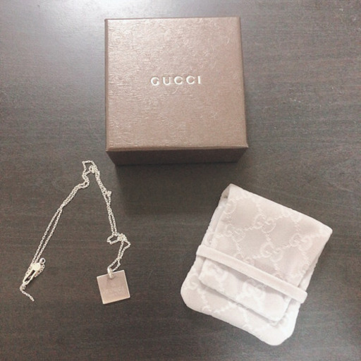 GUCCI 四角形ネックレス