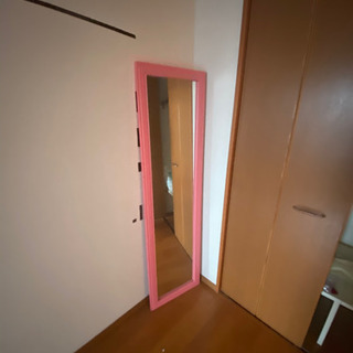 ピンクの可愛い鏡