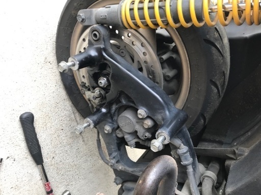 バイクのホイール外し ナットが硬くて回らない タイヤ交換 野球大好き 上尾の手伝って 助けての助け合い ジモティー