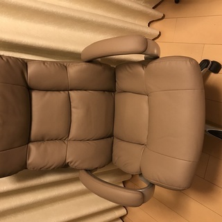 美品　オフィスチェア肘付き