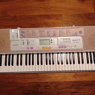 CASIO　電子ピアノ　LK-103