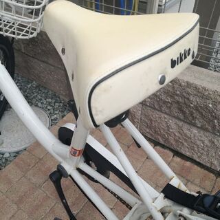 bikke 白☆非電動☆三段変速・リアチャイルドシート付き