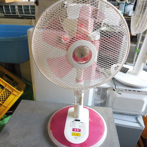 B257　ヤマゼン３０ｃｍ　扇風機　リモコン付　ピンク